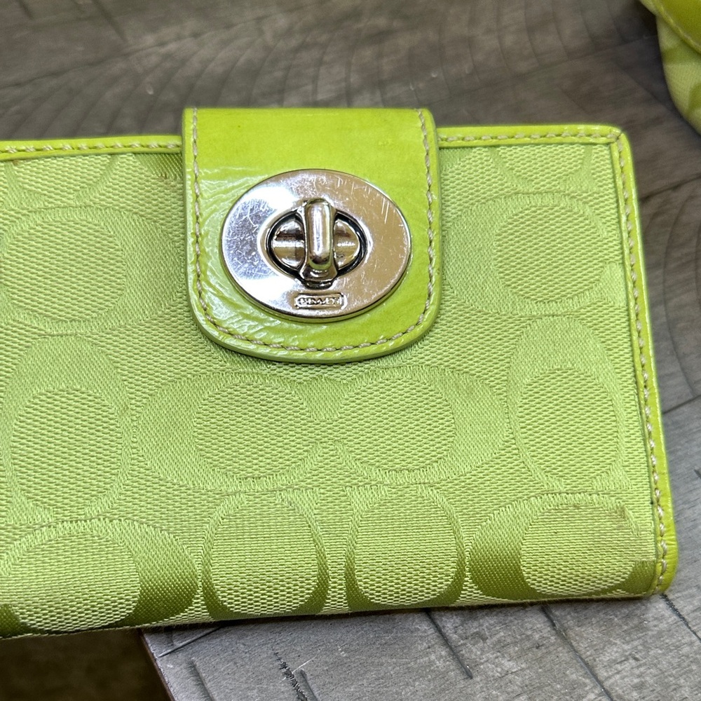 Coach Green Shoulder Bag - Picture 12 of 16
